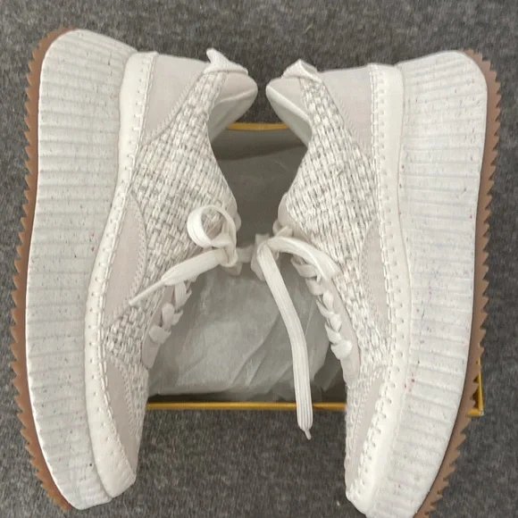 Universal Thread version of the “Fay”. Size 8 - Picture 2 of 4